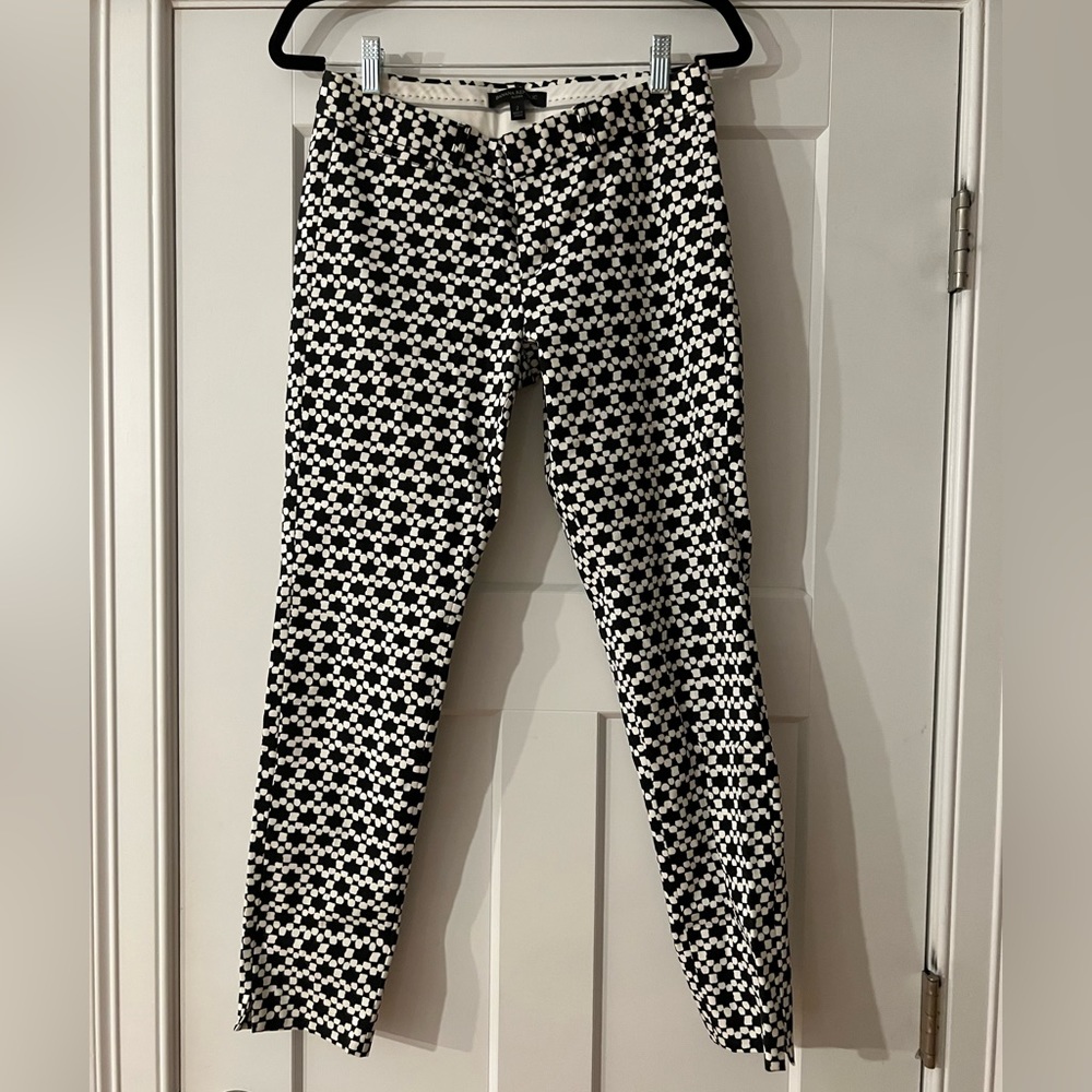 Banana Republic Sloan Pant with Black and White Geometric Print, size 2